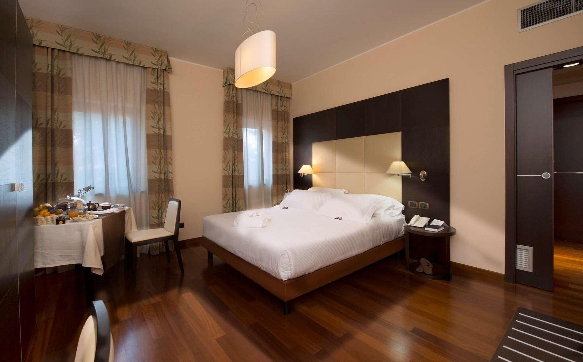Hotel Guglielmo Катандзаро Экстерьер фото
