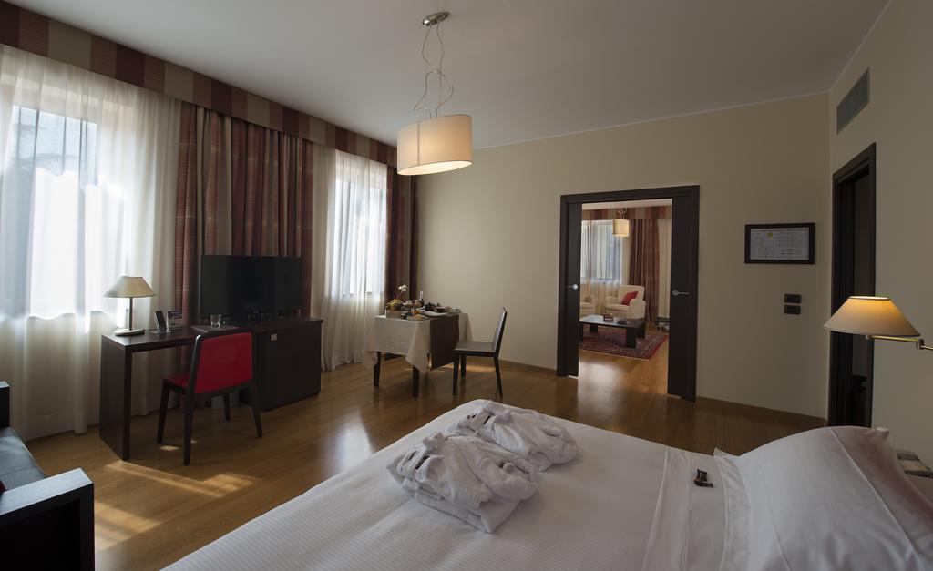 Hotel Guglielmo Катандзаро Номер фото