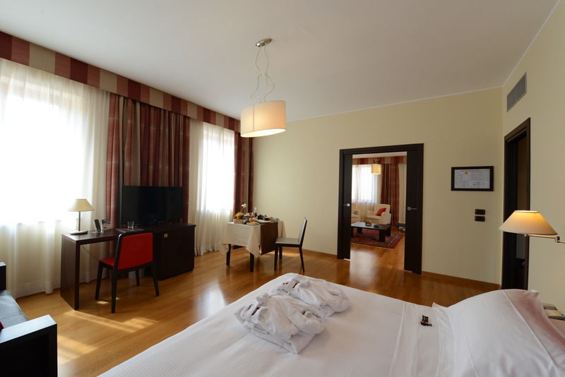 Hotel Guglielmo Катандзаро Экстерьер фото